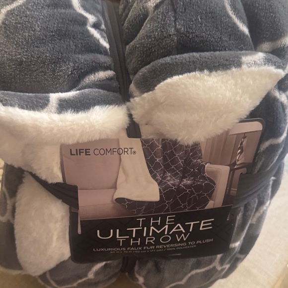 Life Comfort Gray and White Ultimate Throw Blanket - Picture 7 of 8